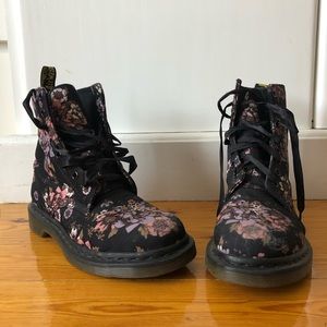 Amazing condition rare Dr. Martens!